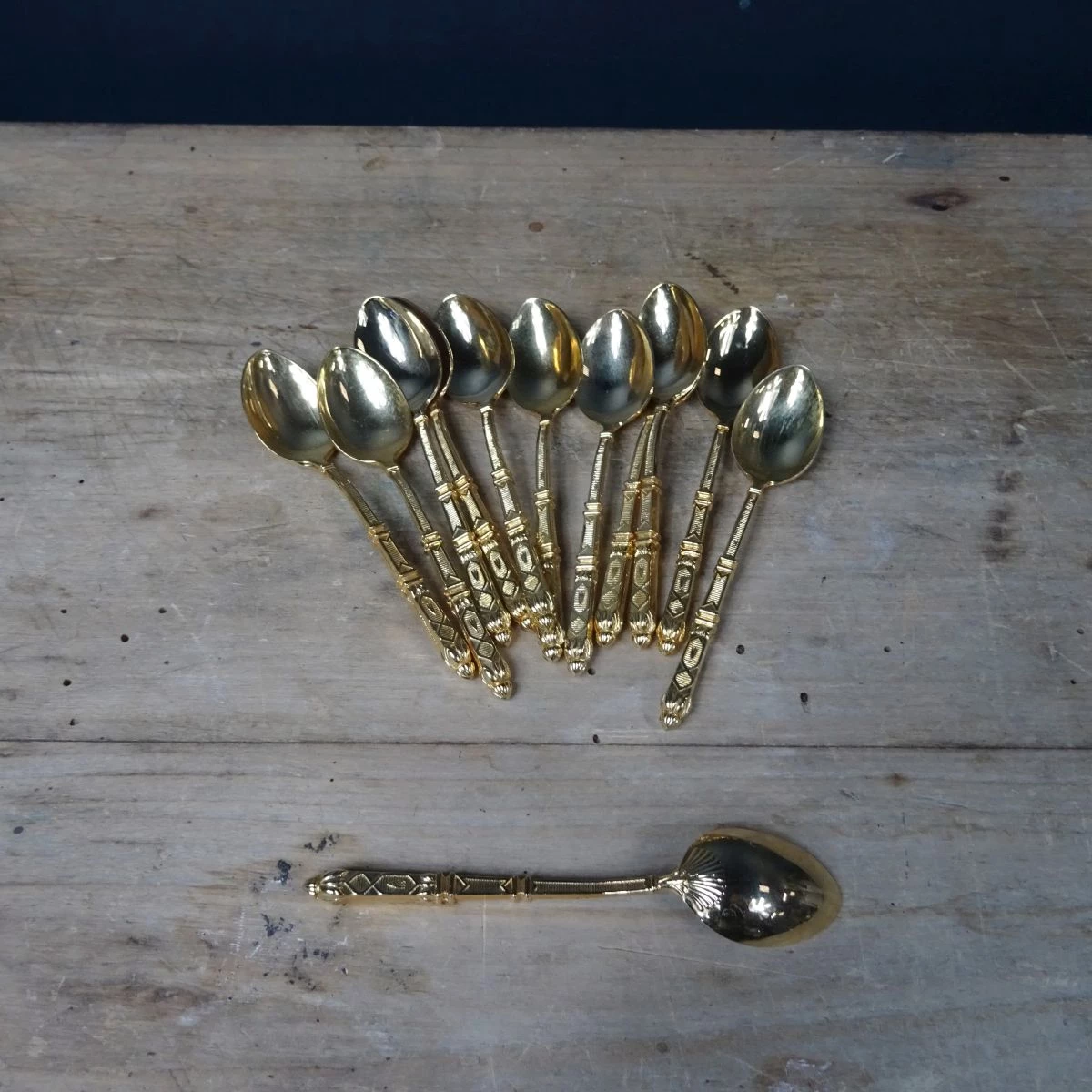 12 Petites cuillères à café en métal doré - Le palais des bricoles