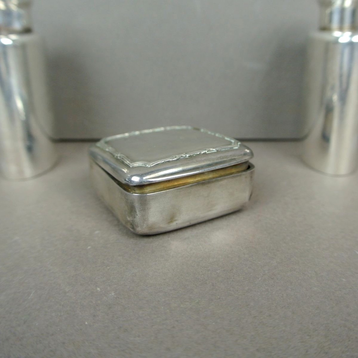 Boite à pilule en métal - Rond - Hauteur 1.8 cm - Ø 5 cm - 3 compartiments