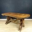 Exceptionnelle table de ferme en bois sculpté