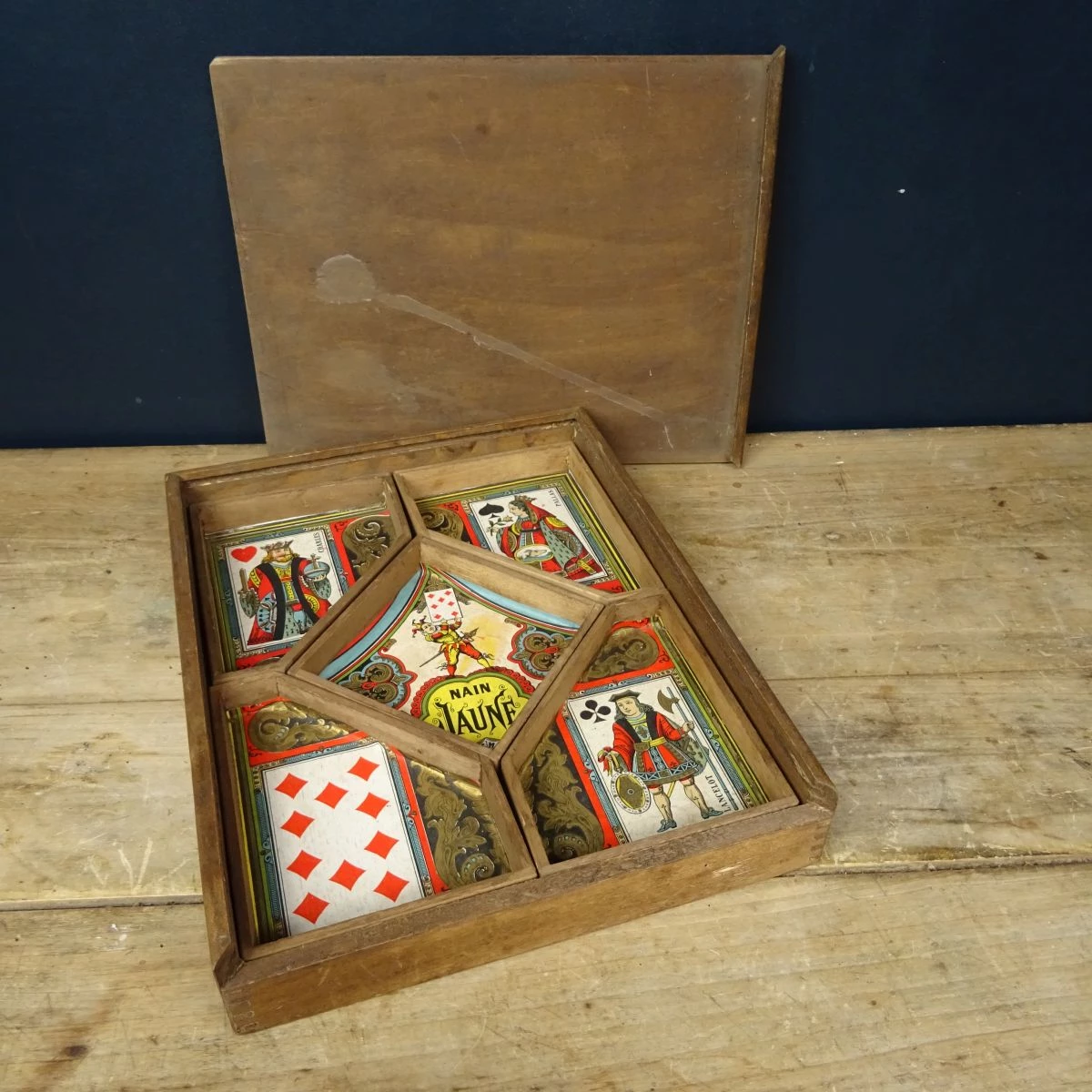 Ancien Jeu de nain jaune en bois, années 50 avec jetons, dé et cartes