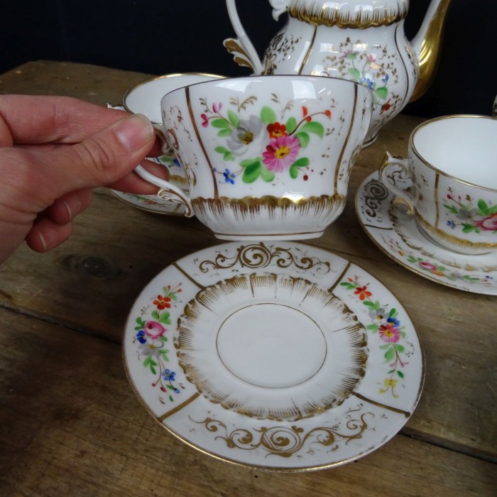 Service à café dinette enfant porcelaine fleurs dorure tasses verseuse XIXè