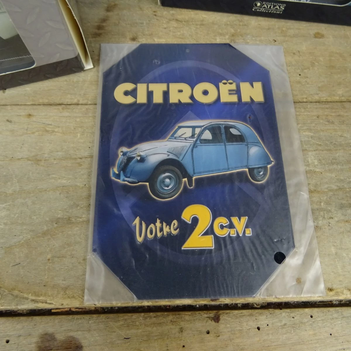Voiture miniature Citroën 2CV & Livre - Le palais des bricoles