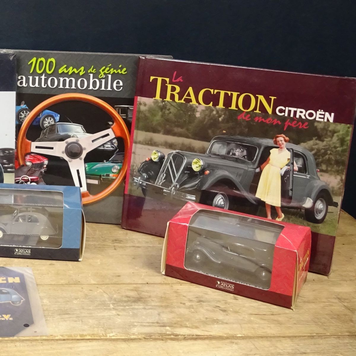 Voiture miniature Traction Citroën & 2 Livres - Le palais des bricoles