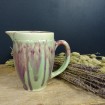 Vase en grès vert pale à coulures violettes