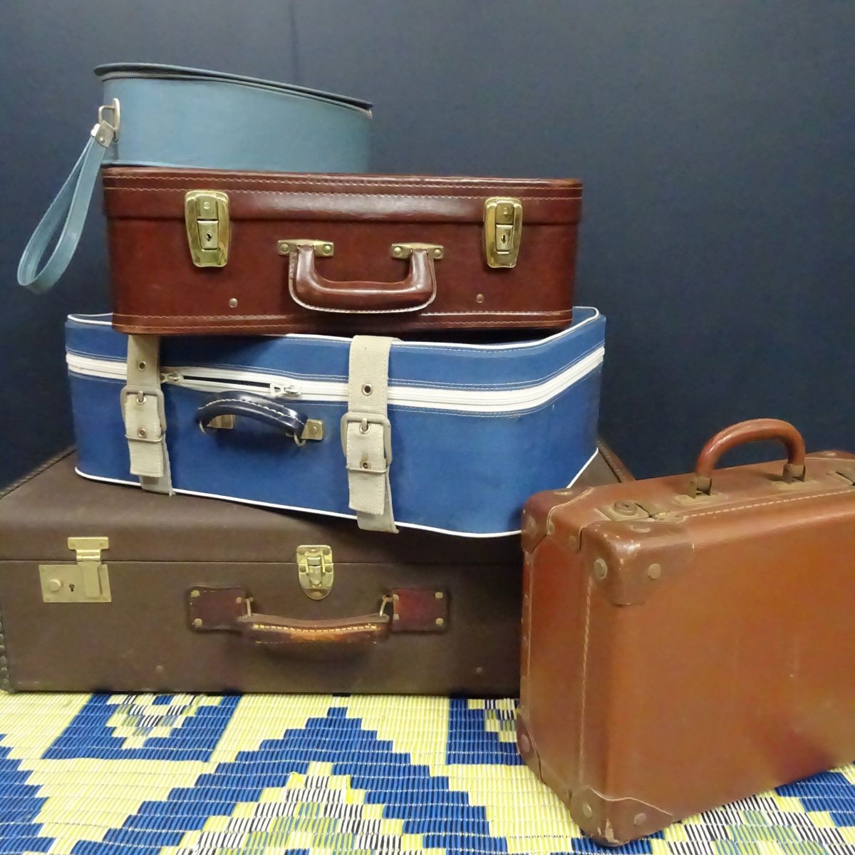 ancienne valise rétro vintage Tissu Bleu H 24 L 80 l 57 cm #91