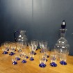 Partie de service de verres & carafes verre Vintage à pieds bleus