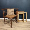 Chaise d'angle en bois & cannée style Regency