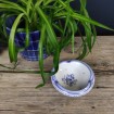 Cendrier en terre cuite glaçuré blanc à fleurs bleues