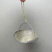 Passe-thé en forme de panier en métal argenté