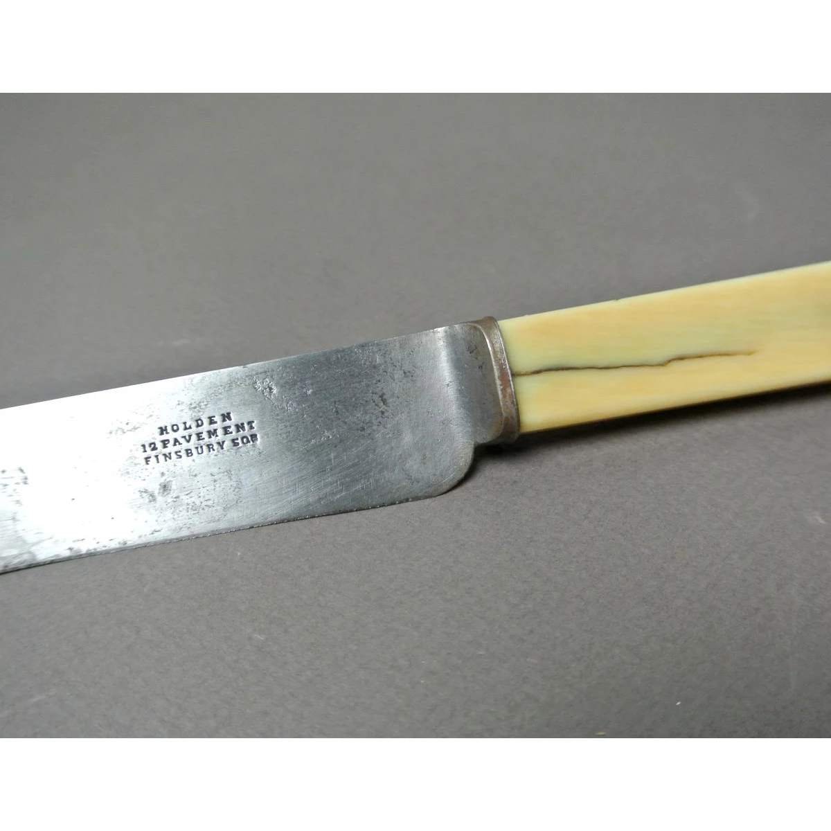 Couteau à viande ancien à manche en ivoire - Le palais des bricoles